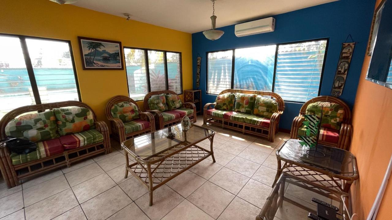 Chalet En Puerto San Jose Exterior photo